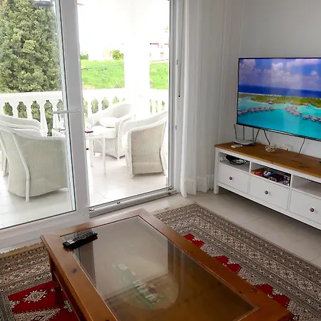 Mara Villa *